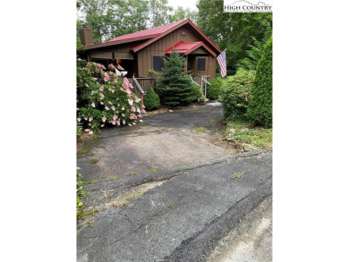Welcome to this beautifully updated year-round home in Linville on Land Harbor Golf Course in North Carolina - for sale on GolfHomes.com, golf home, golf lot