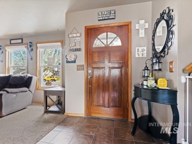 Great 4-Bedroom Home on Lakeview Golf Course - Priced to Sell! on Lakeview Golf Club in Idaho - for sale on GolfHomes.com, golf home, golf lot