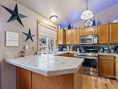 Great 4-Bedroom Home on Lakeview Golf Course - Priced to Sell! on Lakeview Golf Club in Idaho - for sale on GolfHomes.com, golf home, golf lot