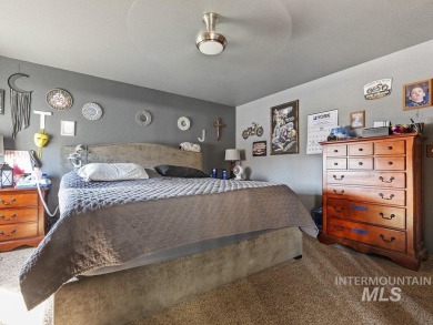 Great 4-Bedroom Home on Lakeview Golf Course - Priced to Sell! on Lakeview Golf Club in Idaho - for sale on GolfHomes.com, golf home, golf lot