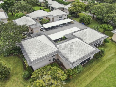 Welcome To Turtle Creek! This Spacious Second-Floor Condo Offers on Turtle Creek Club in Florida - for sale on GolfHomes.com, golf home, golf lot