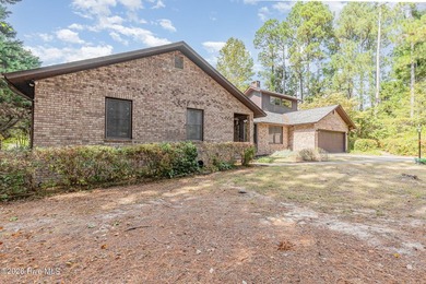 ***GOLF FRONT HOME ON 1 ACRE IN FOXFIRE!*** This spacious on Foxfire Golf and Country Club in North Carolina - for sale on GolfHomes.com, golf home, golf lot