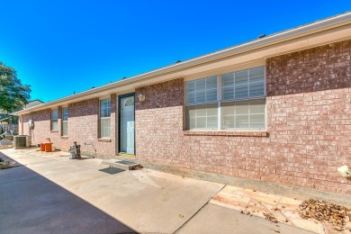 Well-Maintained Twin Oaks Patio Home Welcome to this charming on Bentwood Country Club in Texas - for sale on GolfHomes.com, golf home, golf lot