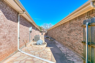 Well-Maintained Twin Oaks Patio Home Welcome to this charming on Bentwood Country Club in Texas - for sale on GolfHomes.com, golf home, golf lot