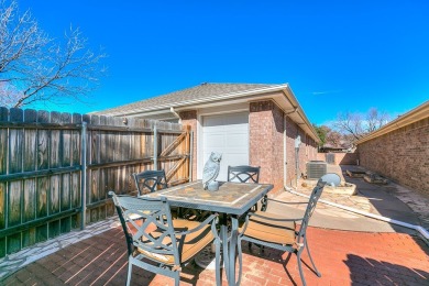 Well-Maintained Twin Oaks Patio Home Welcome to this charming on Bentwood Country Club in Texas - for sale on GolfHomes.com, golf home, golf lot