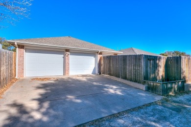 Well-Maintained Twin Oaks Patio Home Welcome to this charming on Bentwood Country Club in Texas - for sale on GolfHomes.com, golf home, golf lot