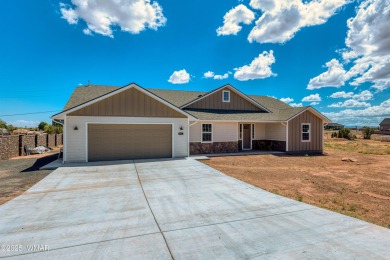Welcome to this beautifully cared-for 4-bedroom, 2-bathroom home on Snowflake Municipal Golf Course in Arizona - for sale on GolfHomes.com, golf home, golf lot