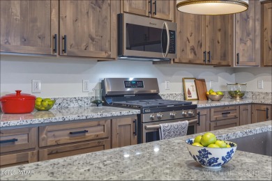 Welcome to this beautifully cared-for 4-bedroom, 2-bathroom home on Snowflake Municipal Golf Course in Arizona - for sale on GolfHomes.com, golf home, golf lot