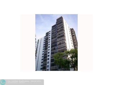 Unbeatable location in Aventura! Musts see 2/2, high floor unit on Turnberry Isle Resort and Club in Florida - for sale on GolfHomes.com, golf home, golf lot