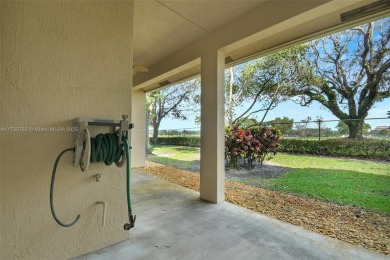 FABULOUS 4/3 2-story townhome in Davie!! This home is in a very on Grande Oaks Golf Club in Florida - for sale on GolfHomes.com, golf home, golf lot