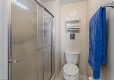 MOTIVATED SELLERS $10,000 PRICE IMPROVEMENT Charming 2-Bedroom on Silver Lakes Resort and Golf Club in Florida - for sale on GolfHomes.com, golf home, golf lot