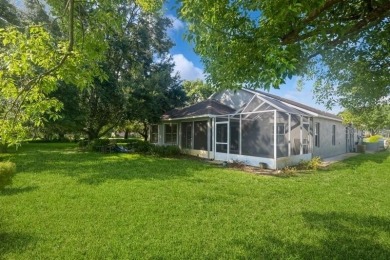 FABULOUS HOME ON GOLF COURSE ~ Move-In-Ready! This lovely on Meadow Oaks Golf and Country Club in Florida - for sale on GolfHomes.com, golf home, golf lot