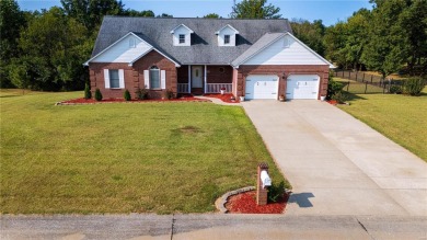 Location, Location, Location ... Bent Creek. Built in 1994 by on Bent Creek Golf Course in Missouri - for sale on GolfHomes.com, golf home, golf lot