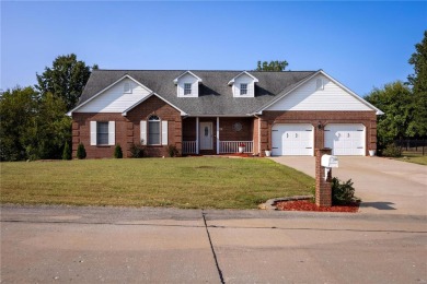 Location, Location, Location ... Bent Creek. Built in 1994 by on Bent Creek Golf Course in Missouri - for sale on GolfHomes.com, golf home, golf lot