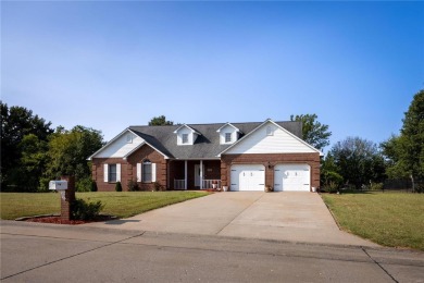 Location, Location, Location ... Bent Creek. Built in 1994 by on Bent Creek Golf Course in Missouri - for sale on GolfHomes.com, golf home, golf lot