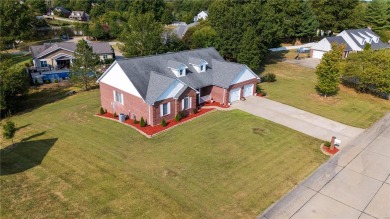 Location, Location, Location ... Bent Creek. Built in 1994 by on Bent Creek Golf Course in Missouri - for sale on GolfHomes.com, golf home, golf lot