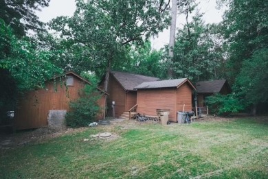 Welcome to this charming home nestled within the private, gated on Holly Lake Ranch Golf Club in Texas - for sale on GolfHomes.com, golf home, golf lot