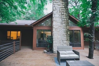 Welcome to this charming home nestled within the private, gated on Holly Lake Ranch Golf Club in Texas - for sale on GolfHomes.com, golf home, golf lot