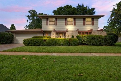 Kenwood. So desired. So Demure!  This  gem is a neighborhood on Fort Walton Beach Golf Course in Florida - for sale on GolfHomes.com, golf home, golf lot