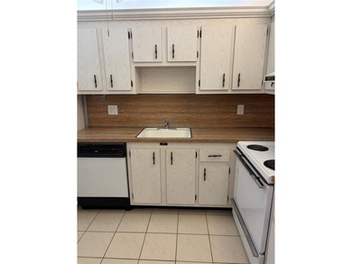 *Great area* Walk to Central Park with 21 clay tennis courts,2 on Jacaranda Golf Club in Florida - for sale on GolfHomes.com, golf home, golf lot