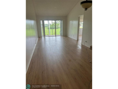 Stunning 2 Bedroom, 2 Bath Corner Unit in Breezes at Palm Aire! on Palm-Aire Country Club and Resort - Palms in Florida - for sale on GolfHomes.com, golf home, golf lot