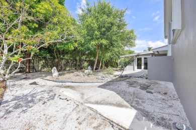 Welcome to your move-in-ready oasis in desirable Kendale South! on Killian Greens Golf Club in Florida - for sale on GolfHomes.com, golf home, golf lot