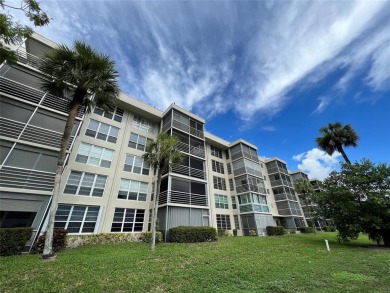 COME FOR THE VIEWS, STAY FOR THE LIFESTYLE! This spacious 3-bed on Oaks Country Club in Florida - for sale on GolfHomes.com, golf home, golf lot
