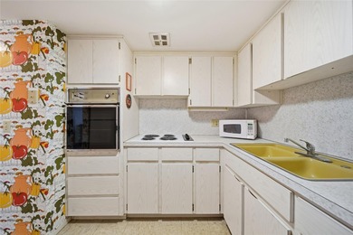 Enjoy  Florida living in this 1-bedroom, 1-bath mid-rise on On Top Of The World Golf Course in Florida - for sale on GolfHomes.com, golf home, golf lot