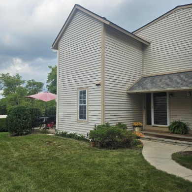 This beautifully decorated and completely renovated townhome is on Heather Ridge Golf Club in Illinois - for sale on GolfHomes.com, golf home, golf lot