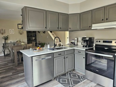 This beautifully decorated and completely renovated townhome is on Heather Ridge Golf Club in Illinois - for sale on GolfHomes.com, golf home, golf lot