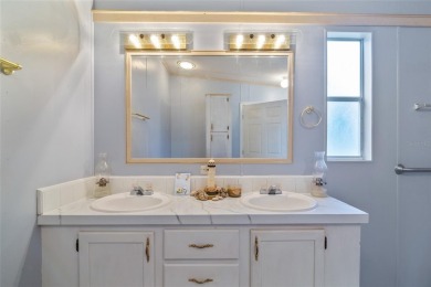 Charming Renovated 3-Bedroom Home Near Manatee Springs!
 on Chiefland Golf and Country Club in Florida - for sale on GolfHomes.com, golf home, golf lot