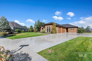 Spacious home on over a 1/2 acre lot in the sought-after Legacy on Eagle Legacy Golf Course in Idaho - for sale on GolfHomes.com, golf home, golf lot