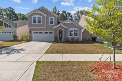 Welcome home! Master Suite with 1.5 baths on the main level on Oak Hills Golf Course in North Carolina - for sale on GolfHomes.com, golf home, golf lot