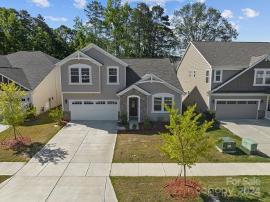 Welcome home! Master Suite with 1.5 baths on the main level on Oak Hills Golf Course in North Carolina - for sale on GolfHomes.com, golf home, golf lot