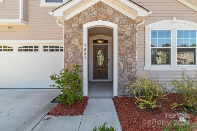 Welcome home! Master Suite with 1.5 baths on the main level on Oak Hills Golf Course in North Carolina - for sale on GolfHomes.com, golf home, golf lot