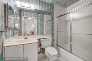 2 bed and 2 full bathroom single story villa with attached 1 car on Colony West Country Club in Florida - for sale on GolfHomes.com, golf home, golf lot