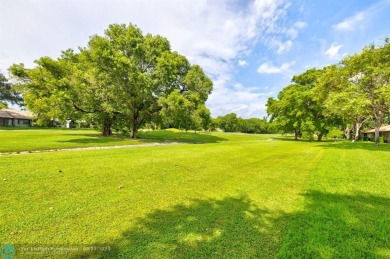 2 bed and 2 full bathroom single story villa with attached 1 car on Colony West Country Club in Florida - for sale on GolfHomes.com, golf home, golf lot