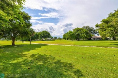 2 bed and 2 full bathroom single story villa with attached 1 car on Colony West Country Club in Florida - for sale on GolfHomes.com, golf home, golf lot