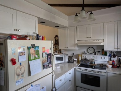 Easy Living Awaits - Ideal Villa for Retirees in Peaceful North on Sabal Trace Golf and Country Club in Florida - for sale on GolfHomes.com, golf home, golf lot