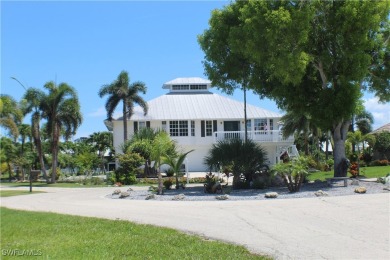 DIAMOND IN THE ROUGH! A GORDON G LEWIS DESIGNED 65 ACRE 18 HOLE on Alden Pines Golf Club in Florida - for sale on GolfHomes.com, golf home, golf lot
