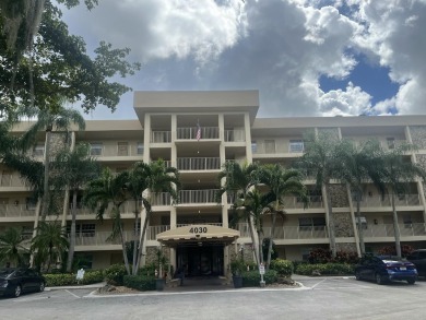 FOR THE BUYER THAT WANTS TO UPDATE A UNIT THEIR WAY,  LOOK AT on Palm-Aire Country Club and Resort - The Oaks in Florida - for sale on GolfHomes.com, golf home, golf lot