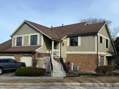 Welcome home to this rarely available 3 bedroom/2 bath with 2 on Oak Hills Country Club in Illinois - for sale on GolfHomes.com, golf home, golf lot