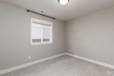 Welcome to your home with a view! This beautiful 3 bed, 2 bath on Hunters Point Golf Club in Idaho - for sale on GolfHomes.com, golf home, golf lot