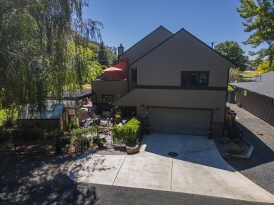 Nestled at the end of a quiet dead-end road, this beautifully on Prineville Golf and Country Club in Oregon - for sale on GolfHomes.com, golf home, golf lot