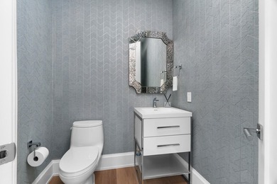 Immaculate, completely renovated MOVE IN READY 3 bedrooms with 3 on Addison Reserve in Florida - for sale on GolfHomes.com, golf home, golf lot