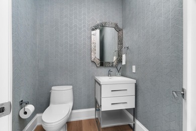 Immaculate, completely renovated MOVE IN READY 3 bedrooms with 3 on Addison Reserve in Florida - for sale on GolfHomes.com, golf home, golf lot