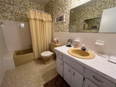 Come see this 1400 sq ft 2/Bed 2/Bath fully furnished condo in on On Top Of The World Golf Course in Florida - for sale on GolfHomes.com, golf home, golf lot