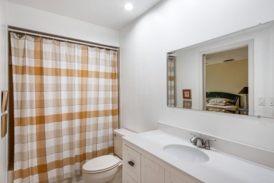 Welcome to this beautifully maintained 2-bedroom, 2.5-bathroom on Indian Spring Golf and Country Club in Florida - for sale on GolfHomes.com, golf home, golf lot