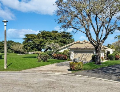 Welcome to this beautifully maintained 2-bedroom, 2.5-bathroom on Indian Spring Golf and Country Club in Florida - for sale on GolfHomes.com, golf home, golf lot