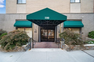 Commuter's Dream! 2 bedrooms, 2 bathrooms with terrace with on Scarsdale Golf Club in New York - for sale on GolfHomes.com, golf home, golf lot